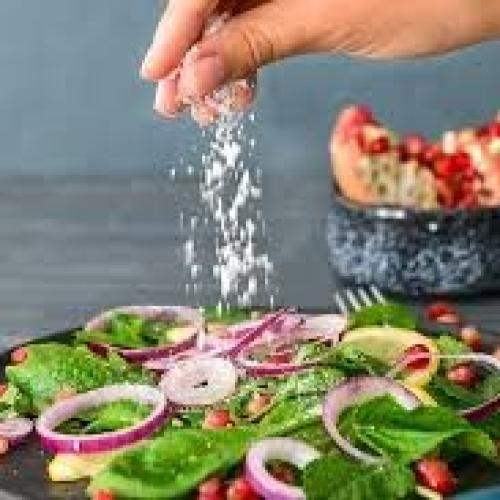 Hạt Muối – Tinh Hoa Mặn Mòi Giữa Trái Tim Gian Bếp